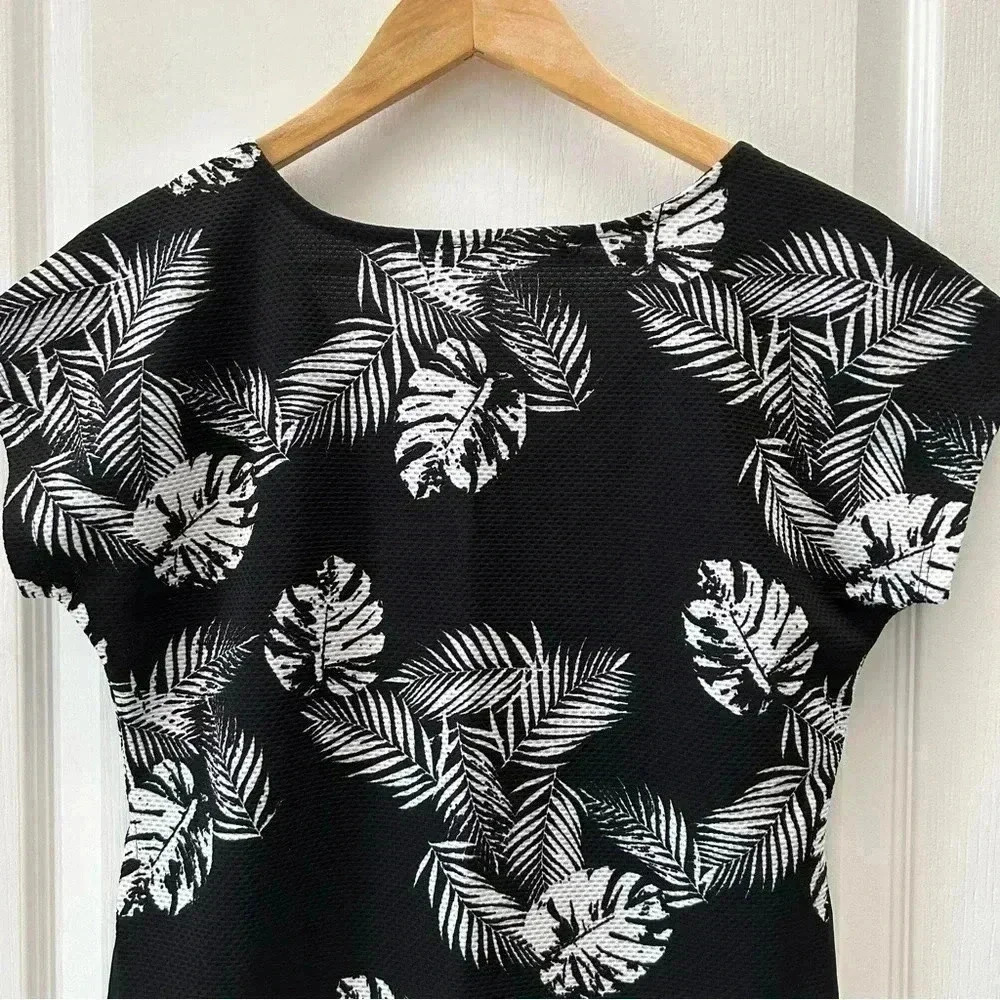 Ricki’s Black & White Loose Fit V Neck Top Sheer Hem Short Sleeves XS - Picture 10 of 16